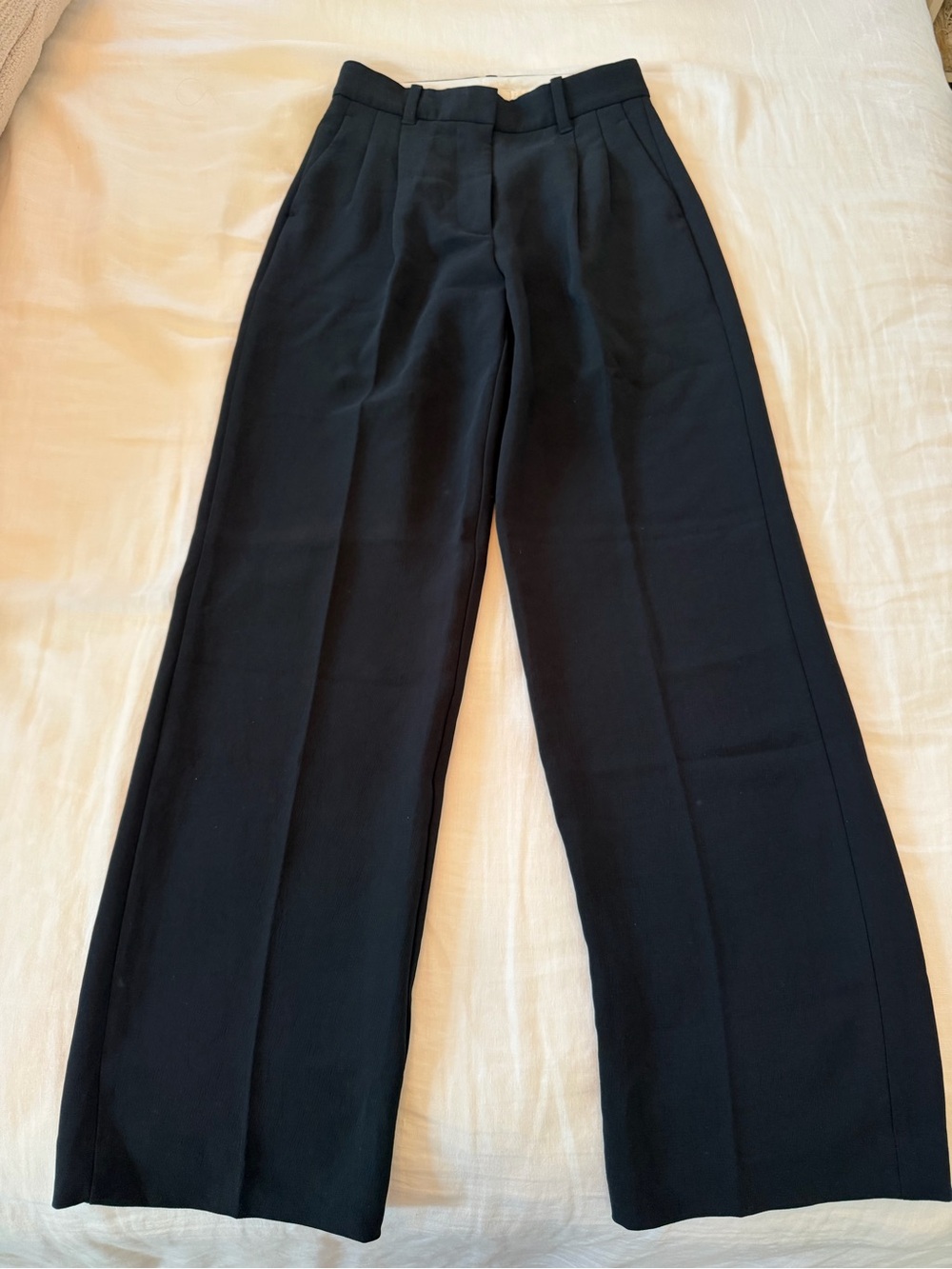 Aritzia The Effortless Pant